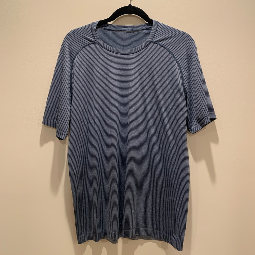 men’s large striped lululemon t-shirt